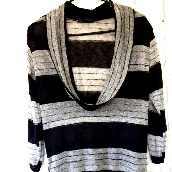 Striped Black Grey Scooped Cow Neck 3/4 Sleeve Top - Picture 2 of 4